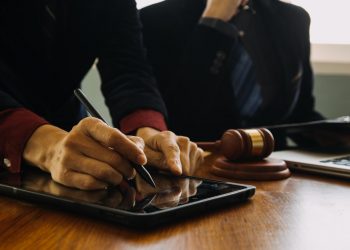 Phoenix Personal Injury Attorneys: Key Considerations When Filing a Claim