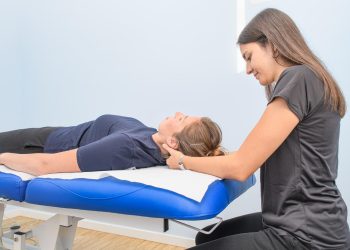 5 Reasons to Choose a Chiropractor for Whiplash Over Surgery or Injections