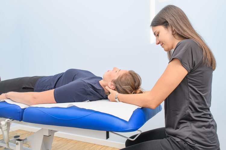 5 Reasons to Choose a Chiropractor for Whiplash Over Surgery or Injections