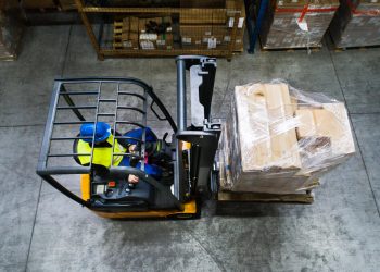 Why Lithium Batteries Excel in Cold Storage Facilities?