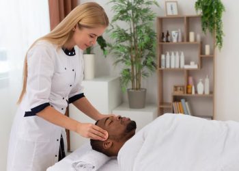 How a Male and Female Masseur Creates a Safe and Welcoming Experience