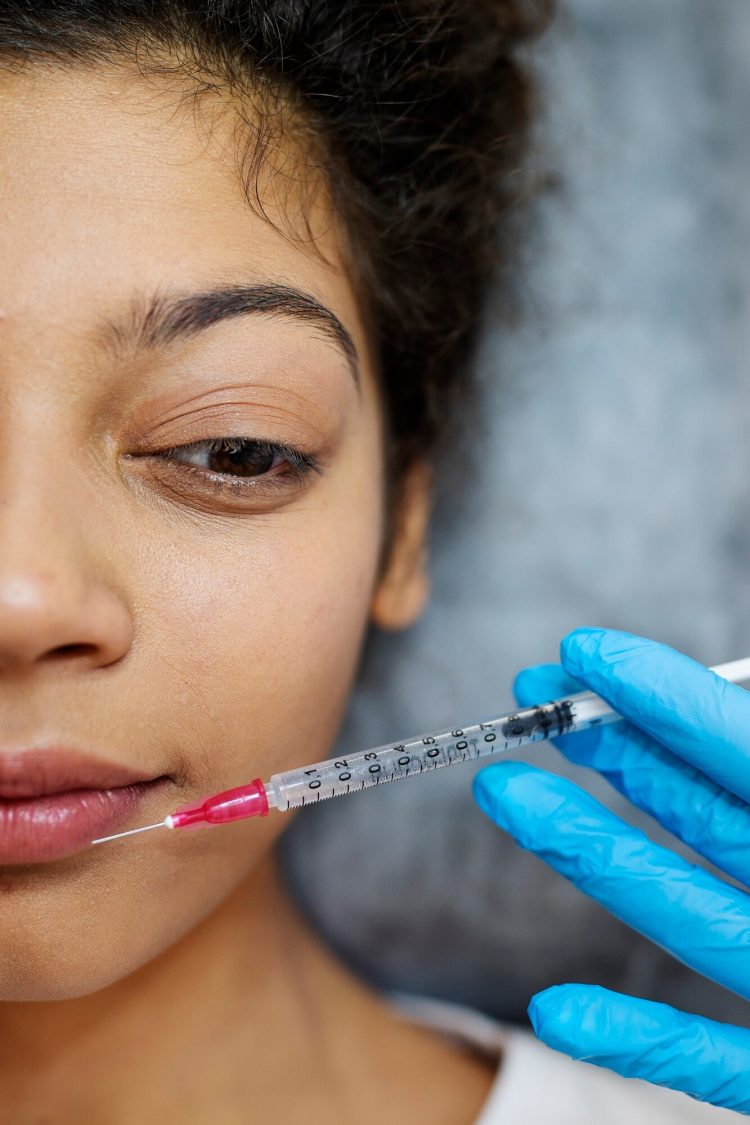 INJECTION D’ACIDE HYALURONIQUE A ROUEN :  Les Meilleures Solutions pour Sublimer Votre Apparence