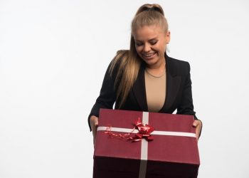 Elevate Your Brand with Queen Creative’s Premium Corporate Gift Solutions