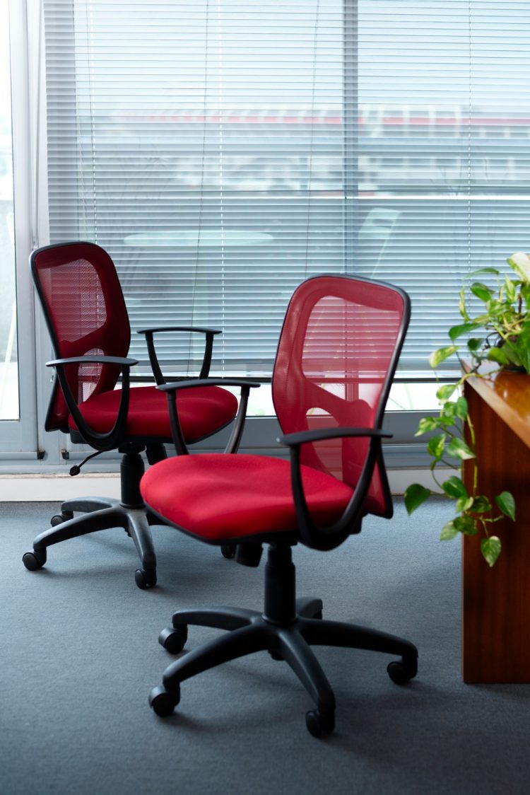 The Evolution of Office Chairs: A Perfect Blend of Style and Functionality