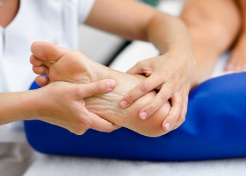 How a Foot and Ankle Specialist Near Me Diagnoses Problems That Seem Unrelated