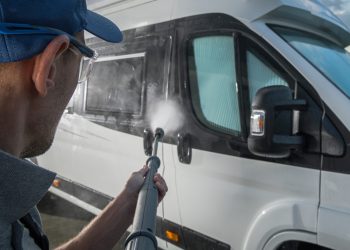 Quantifying the Savings: The Economic Impact of Water Recycling in Commercial Vehicle Fleets