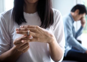 5 Signs When Divorce Is the Only Option
