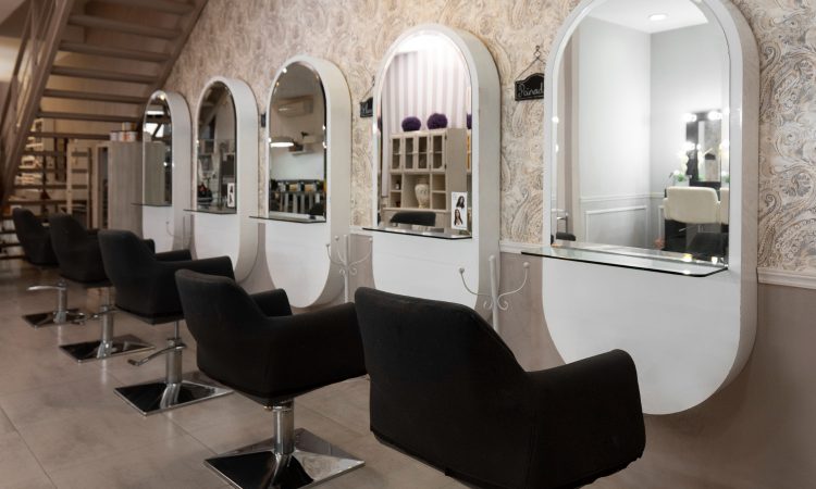 How to Choose the Best Styling Chair for Your Salon Furniture in 2025