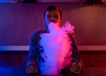 A Comprehensive Review of the Kado Bar 10000 Puffs Vape Device