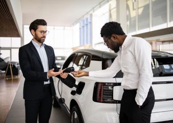 Why Hire a Luxury Car Rental in Mumbai?