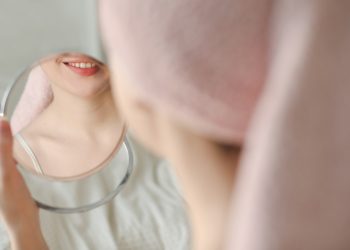 How Retinoids Work for Acne and Anti-Aging