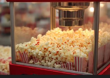 How To Chose The Right Commercial Popcorn Machine for Your Business