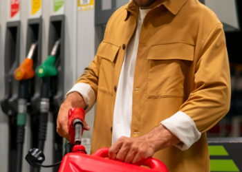 UK Gas Prices Keep Bills High Despite Wholesale Market Drop