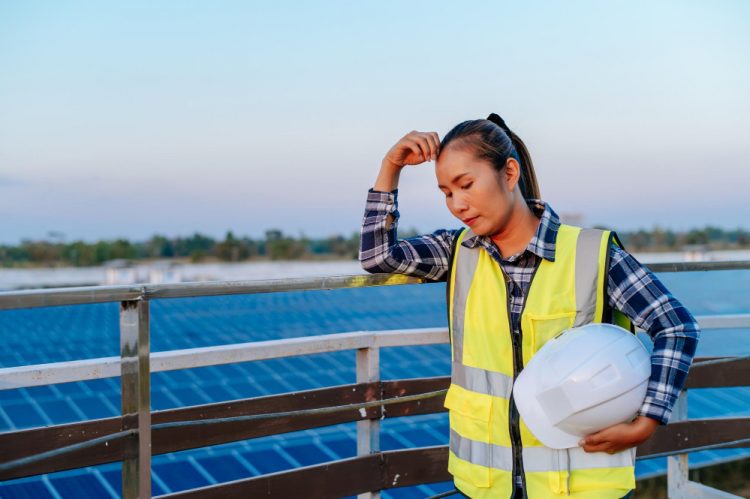 Thailand’s Secret: Which Solar Panel Type Works Best in Extreme Heat? (And Saves You More)The Tropical Solar Paradox: When Heat Kills Your ROI