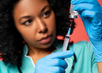 Are Syringes and Needles Available at Health Equipment Stores?