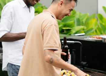 Stainless Steel vs Solid Wood: The Durable Choice for Your Outdoor Kitchen