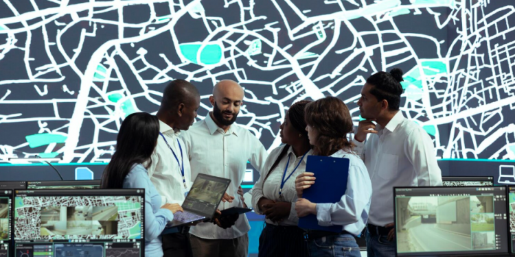 Understanding Digital Platforms Through the Lens of Estructura, Infraestructura y Superestructura