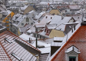 How Wind and Salt Air Damage Roofs in Westchester