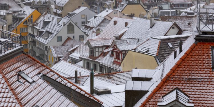 How Wind and Salt Air Damage Roofs in Westchester