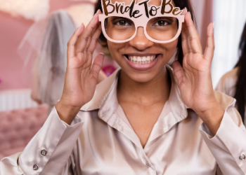 Props, Backdrops, and Timing: Building a Photo Booth Guests Actually UseA Photo Booth Works Best When It Feels Like Part of the Room