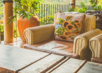 2026 Outdoor Living Trends: Modular Sofas, Mixed Materials, and Timeless Design