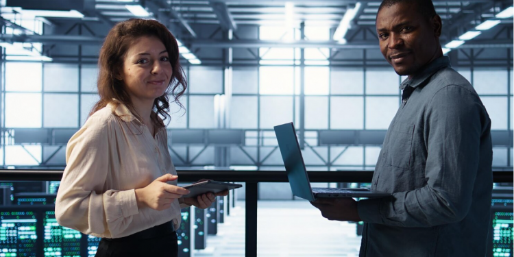 Oracle Recruiting Cloud and the Enterprise Data Challenge: Building a Scalable, Compliant Hiring EngineWhy Enterprise Hiring Still Struggles with Data