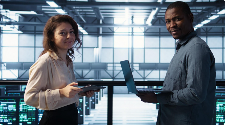 Oracle Recruiting Cloud and the Enterprise Data Challenge: Building a Scalable, Compliant Hiring EngineWhy Enterprise Hiring Still Struggles with Data