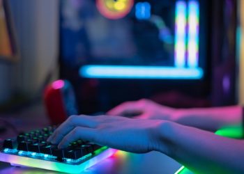 M98: An epic live game stream party! Casting popular games, challenges, and item giveaways!