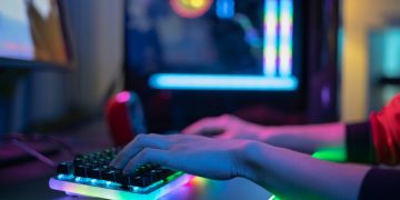 M98: An epic live game stream party! Casting popular games, challenges, and item giveaways!