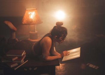 Late Night Story Escapes And Creative Reading With โดจิน