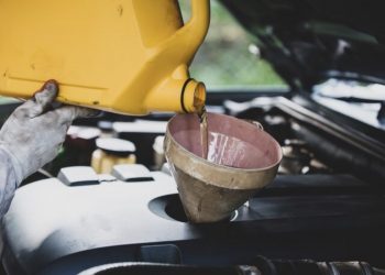 Why Vehicles With Transmission Fluid Leaks Should Never Be Ignored