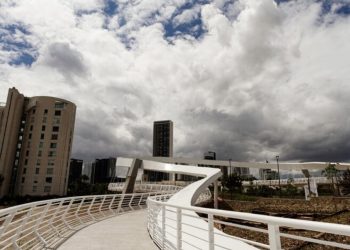 The Windy City Threshold: Engineering for Urban Climate Extremes