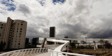 The Windy City Threshold: Engineering for Urban Climate Extremes