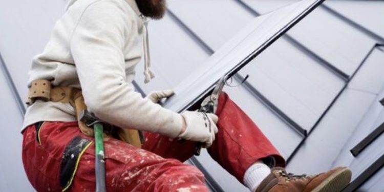 Emergency Commercial Roof Leak Response: The First 24 Hours for a Property Manager