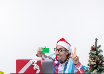 Holiday Shoppers Are Comparing Lynnwood Businesses Online. Is Your Website Ready?